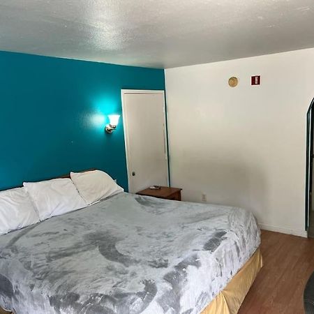 Hotel 2 Double Bed Studio 109 & Hot Tub リヴィングストン エクステリア 写真